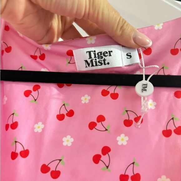 Tiger Mist Cherry Print Pink Sleeveless Top - Picture 3 of 3